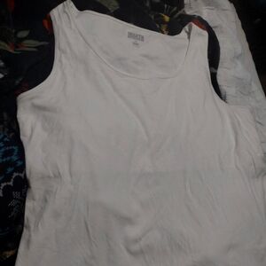 No yank tank with shelf bra fits like 2x 3x! See photos